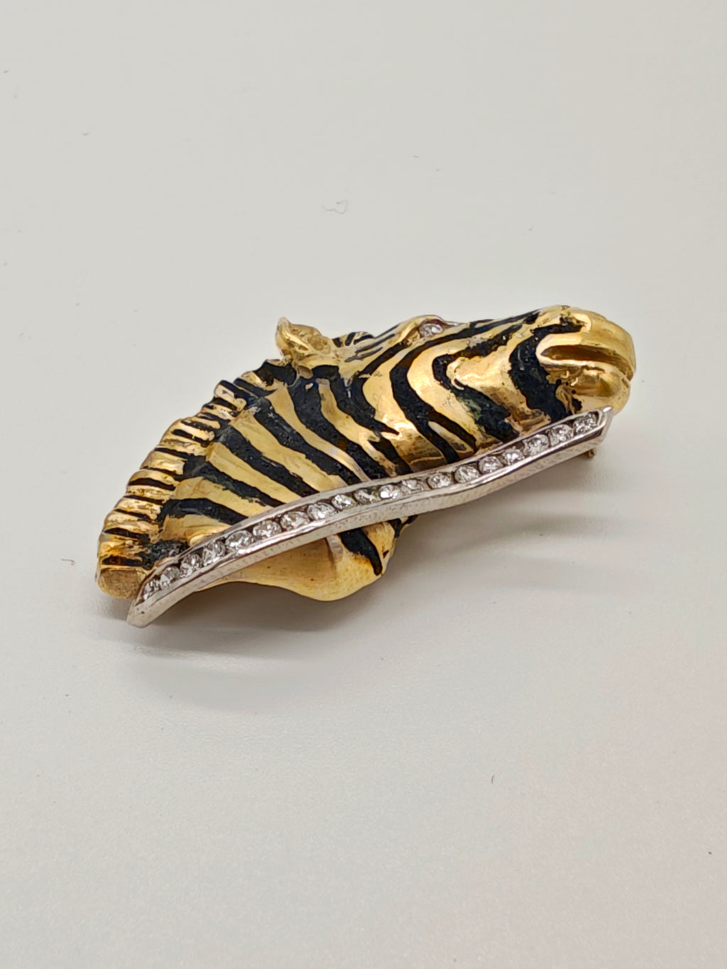 Spilla zebra oro giallo 14 KT e diamanti vintage