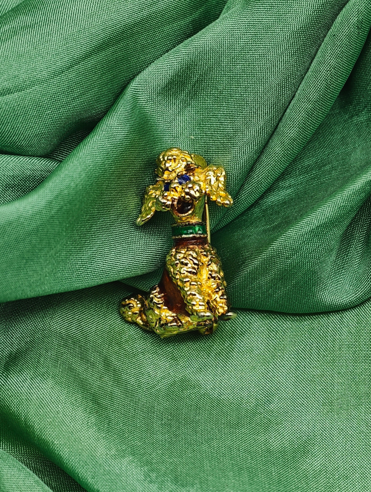 Spilla barboncino argento 800 con smalti placcato oro
