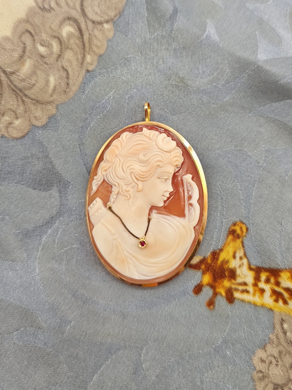 Spilla pendente cameo italiano oro giallo 18 KT rubini