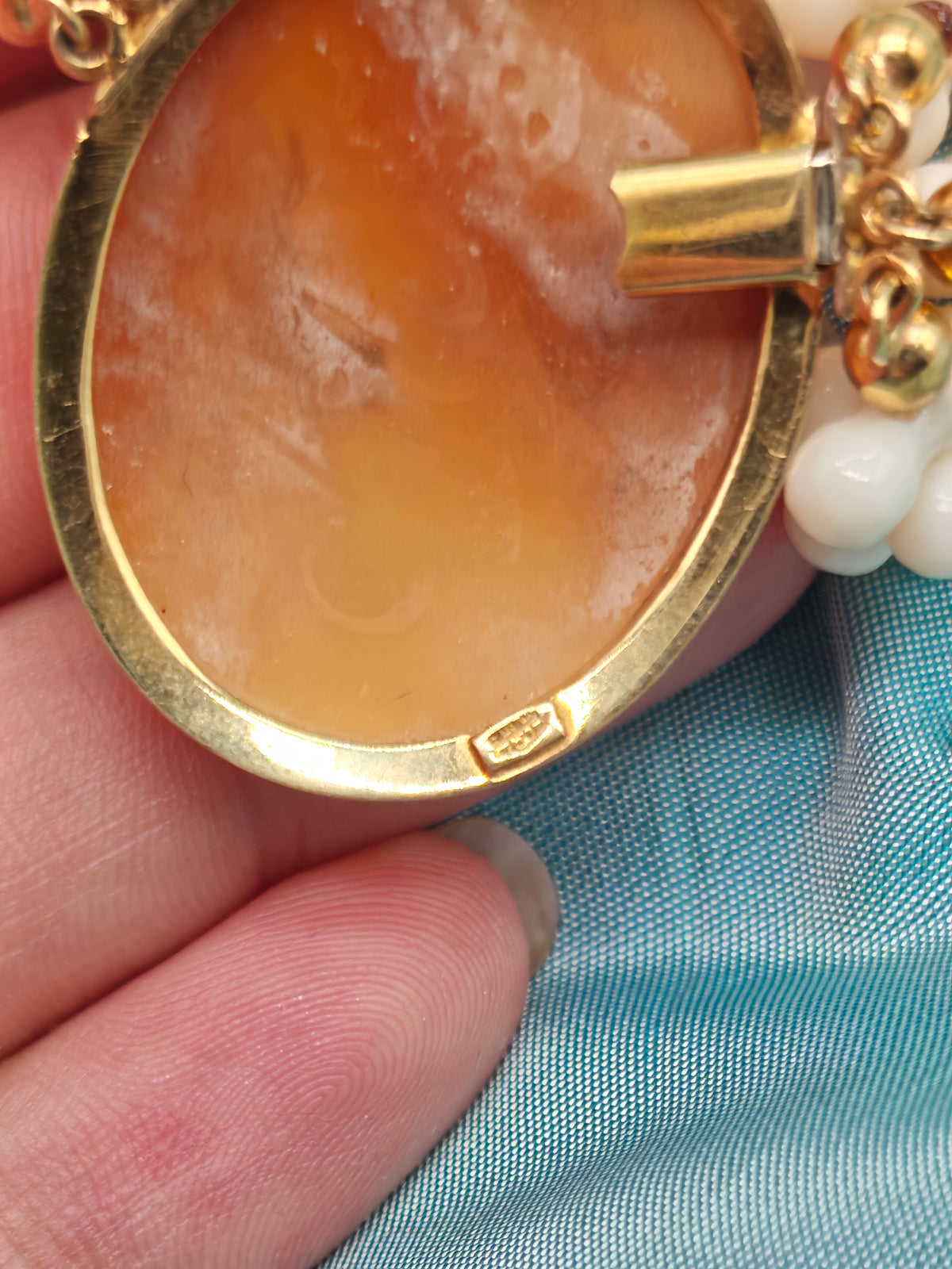 Collana corallo bianco tre fili cameo oro giallo 18 kt vintage gioiello italiano torre del greco
