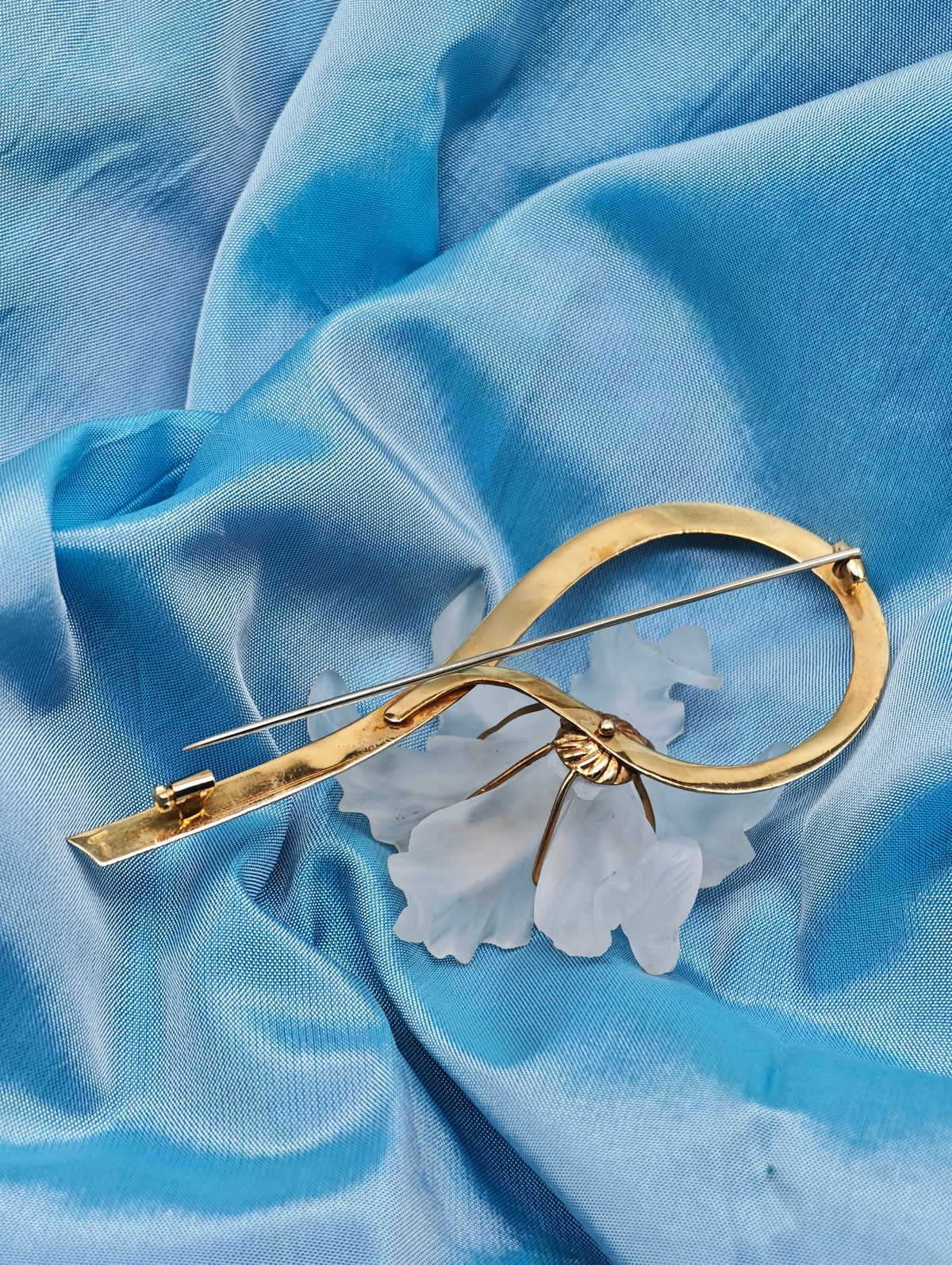 Spilla di grandi dimensioni fiore cristallo di rocca intagliato topazio oro giallo 18 kt vintage Italia