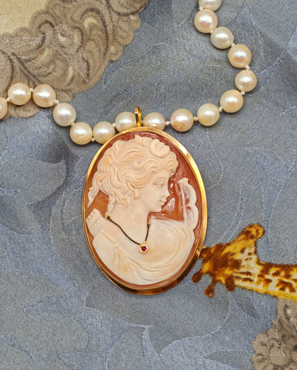 Spilla pendente cameo italiano oro giallo 18 KT rubini