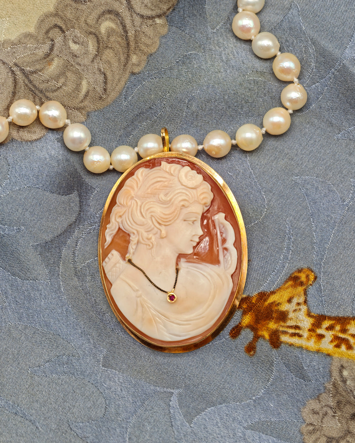 Spilla pendente cameo italiano oro giallo 18 KT rubini