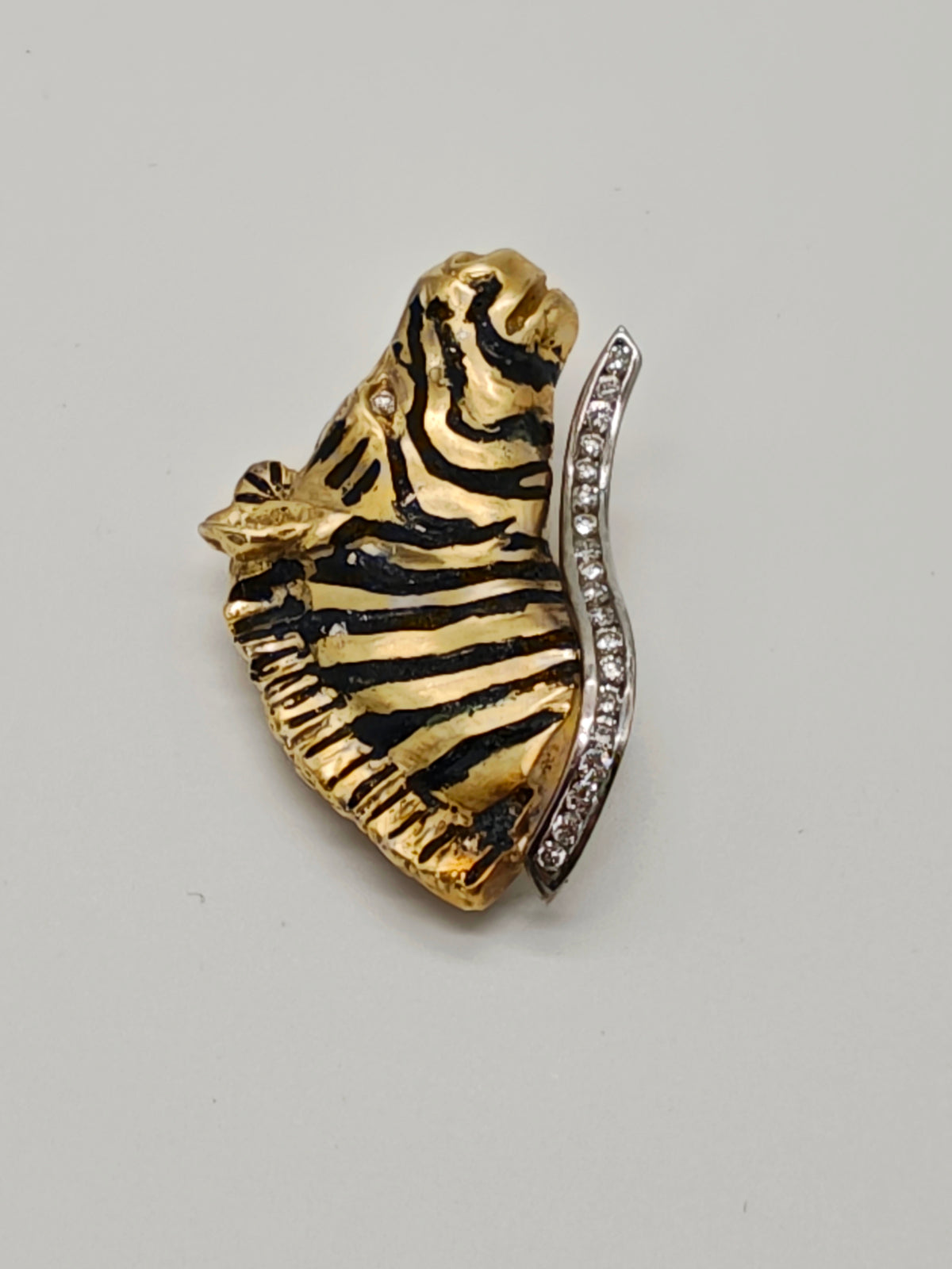 Spilla zebra oro giallo 14 KT e diamanti vintage