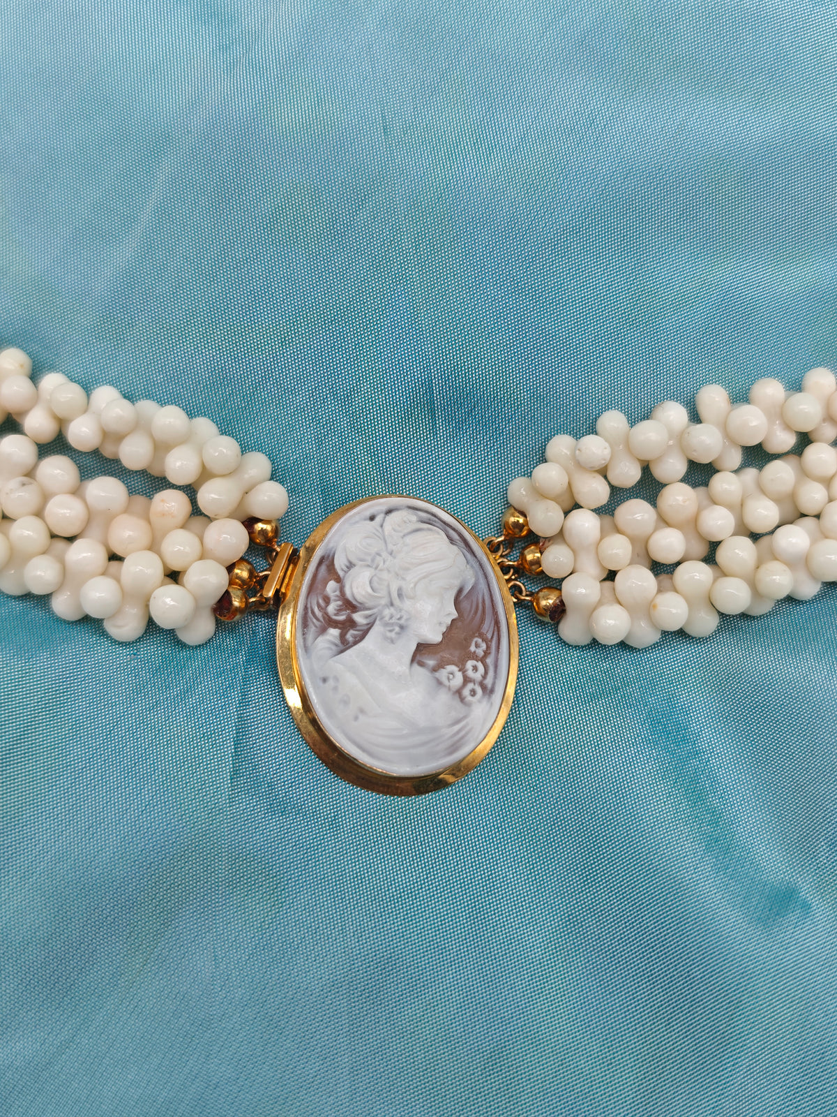 Collana corallo bianco tre fili cameo oro giallo 18 kt vintage gioiello italiano torre del greco