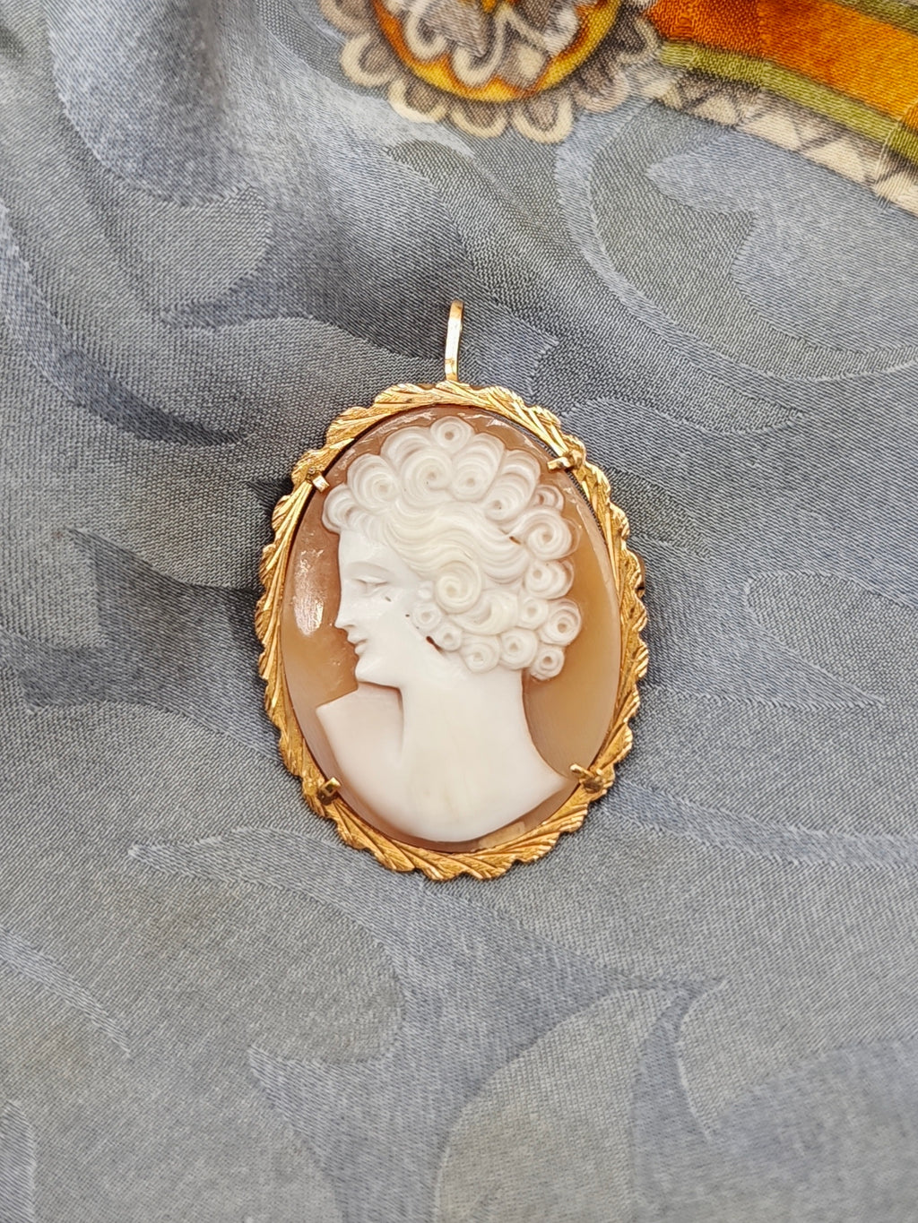 Spilla ciondolo cameo oro giallo 18 KT vintage Italia