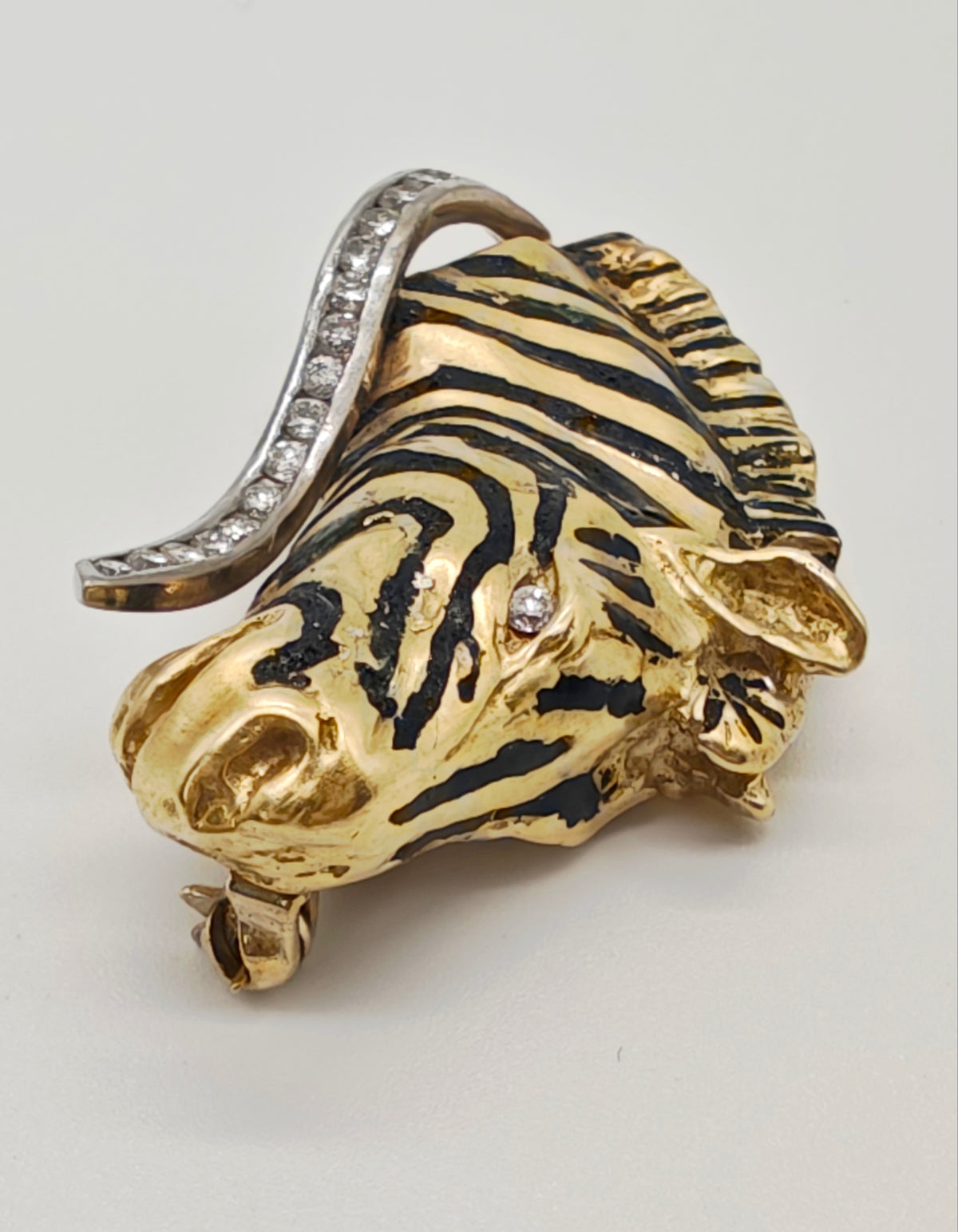 Spilla zebra oro giallo 14 KT e diamanti vintage