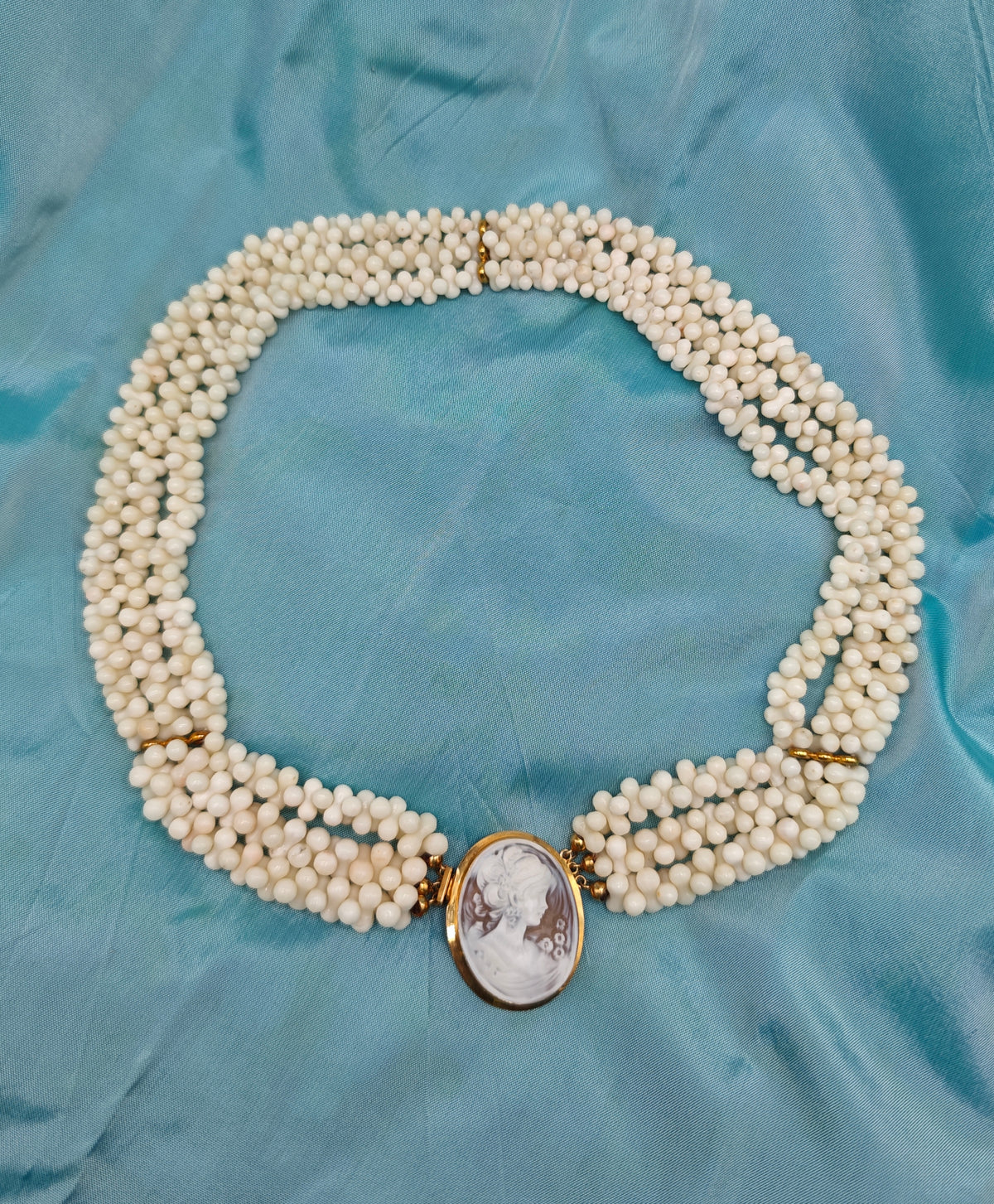Collana corallo bianco tre fili cameo oro giallo 18 kt vintage gioiello italiano torre del greco
