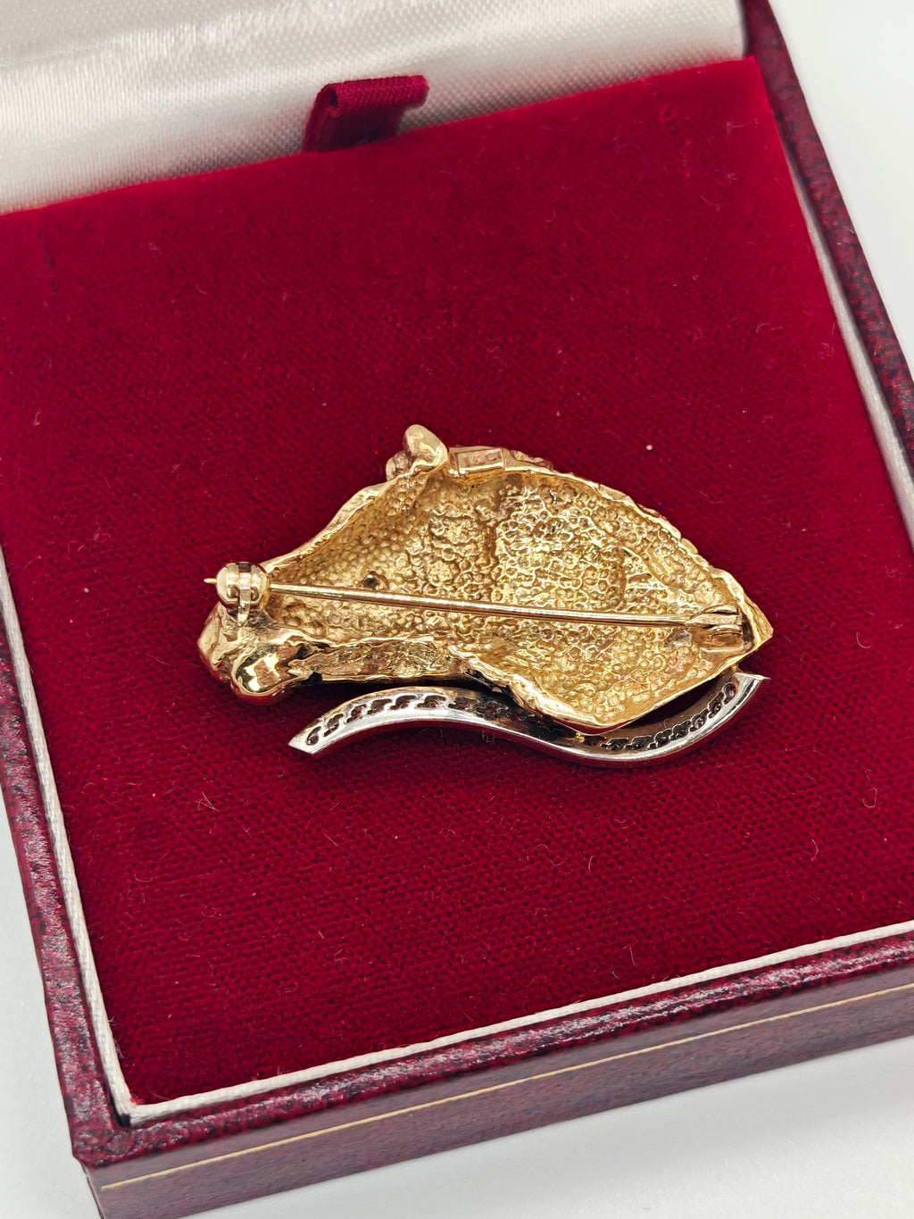 Spilla zebra oro giallo 14 KT e diamanti vintage